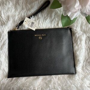 NWT Michael Kors Black Pebbled Leather XL Zip clutch wristlet